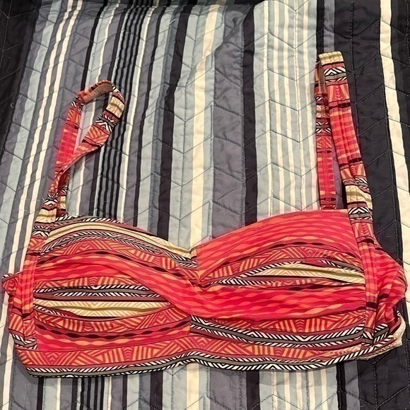 Nip Tuck Swim Multi Fit Bikini Top, US size 6. 

Very gently worn condition, Ni - Picture 1 of 8